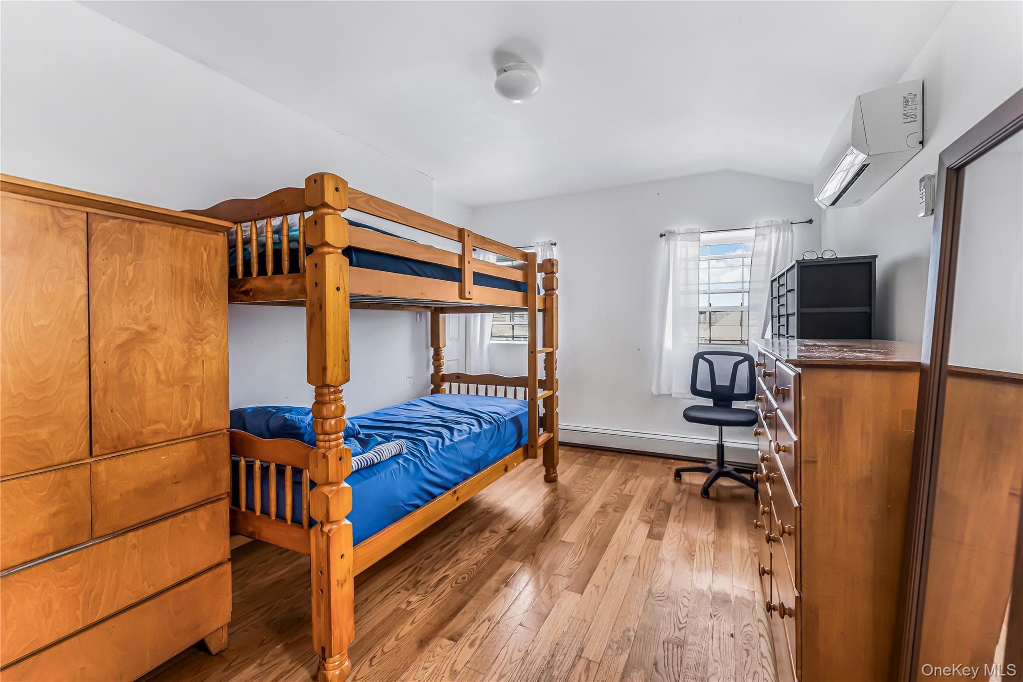 2515 Woodhull Avenue thumbnail 7