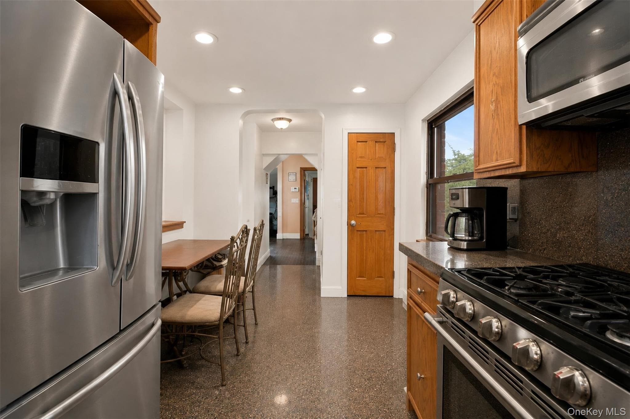 1176 Lydig Avenue thumbnail 8