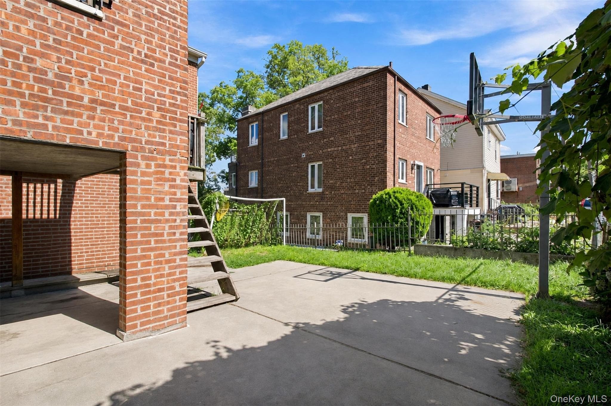1176 Lydig Avenue thumbnail 5