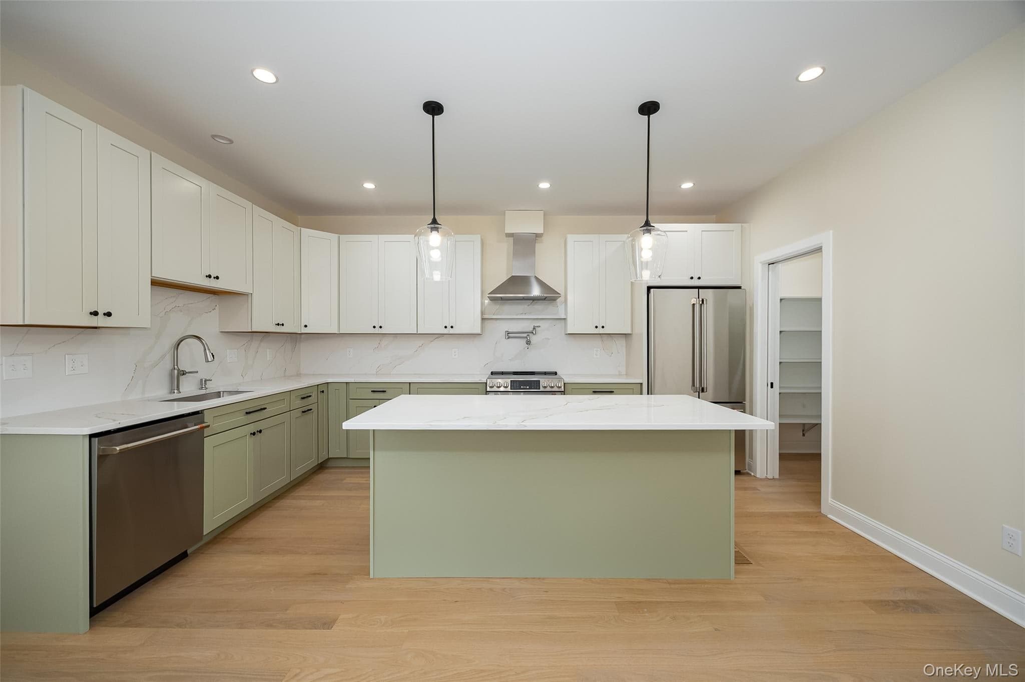 17 Henry Street Unit: 3 thumbnail 8
