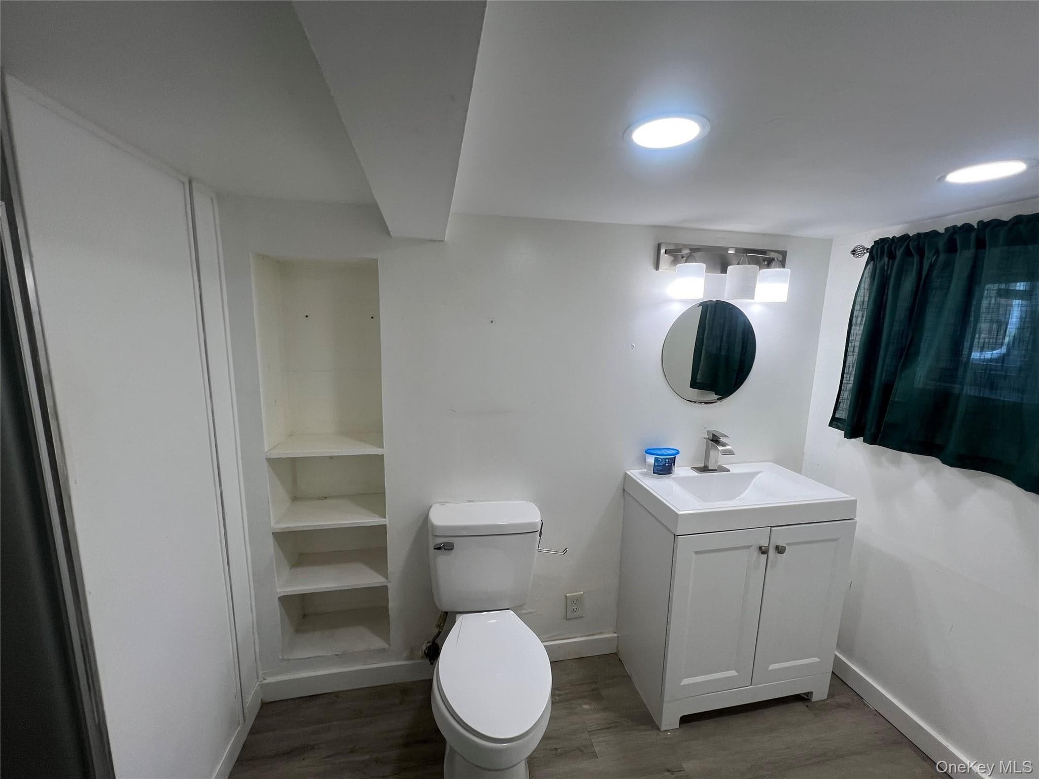 1615 E 51st Street thumbnail 9