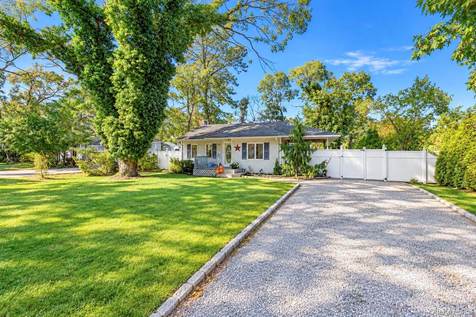 48 Hart Avenue photo 1