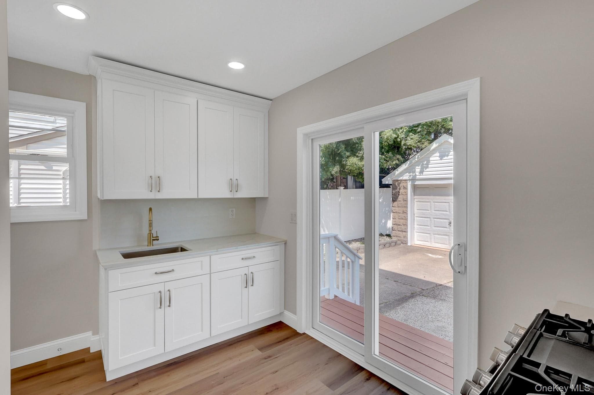 15 Stratford Avenue thumbnail 10