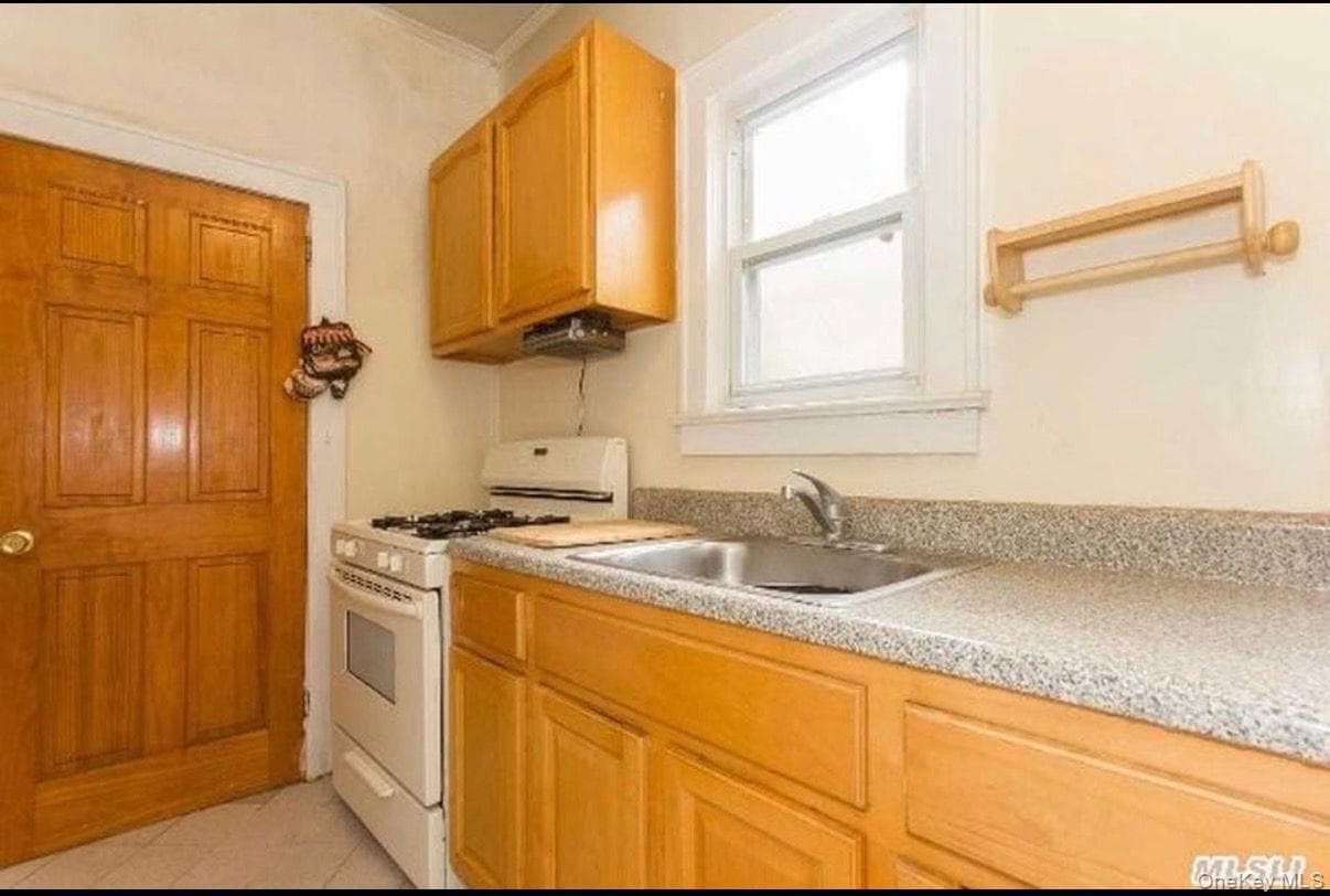777 W Merrick Road thumbnail 7