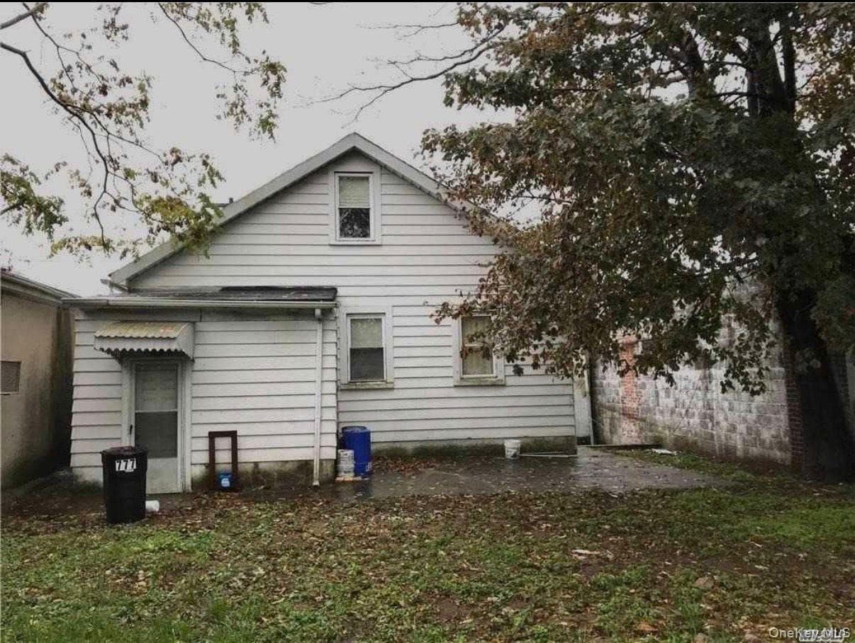 777 W Merrick Road thumbnail 3