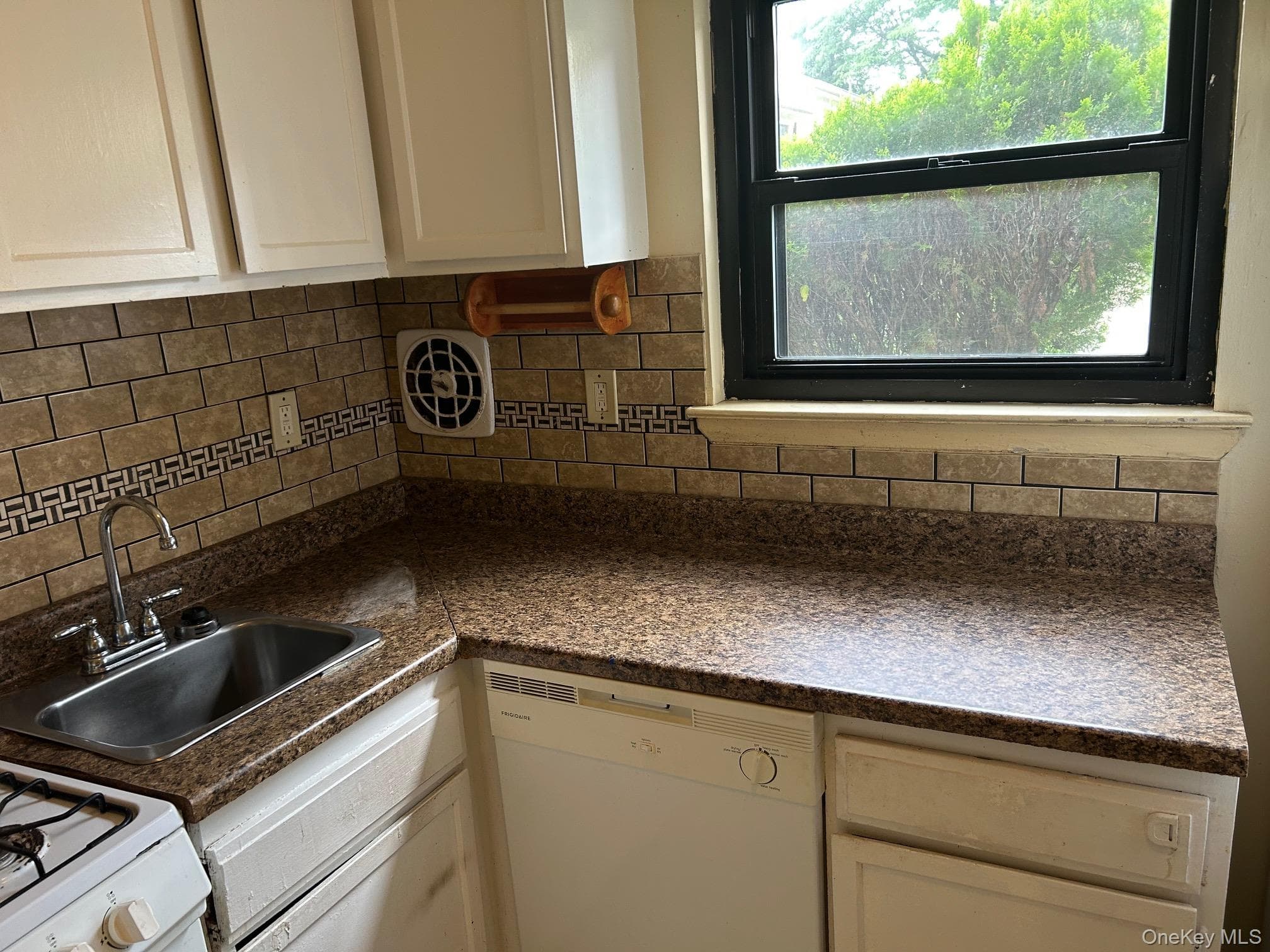 175 Sneden Place Unit: 175 thumbnail 3