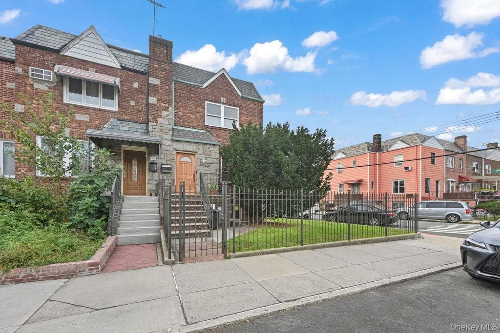 2136 E 28th Street thumbnail 3
