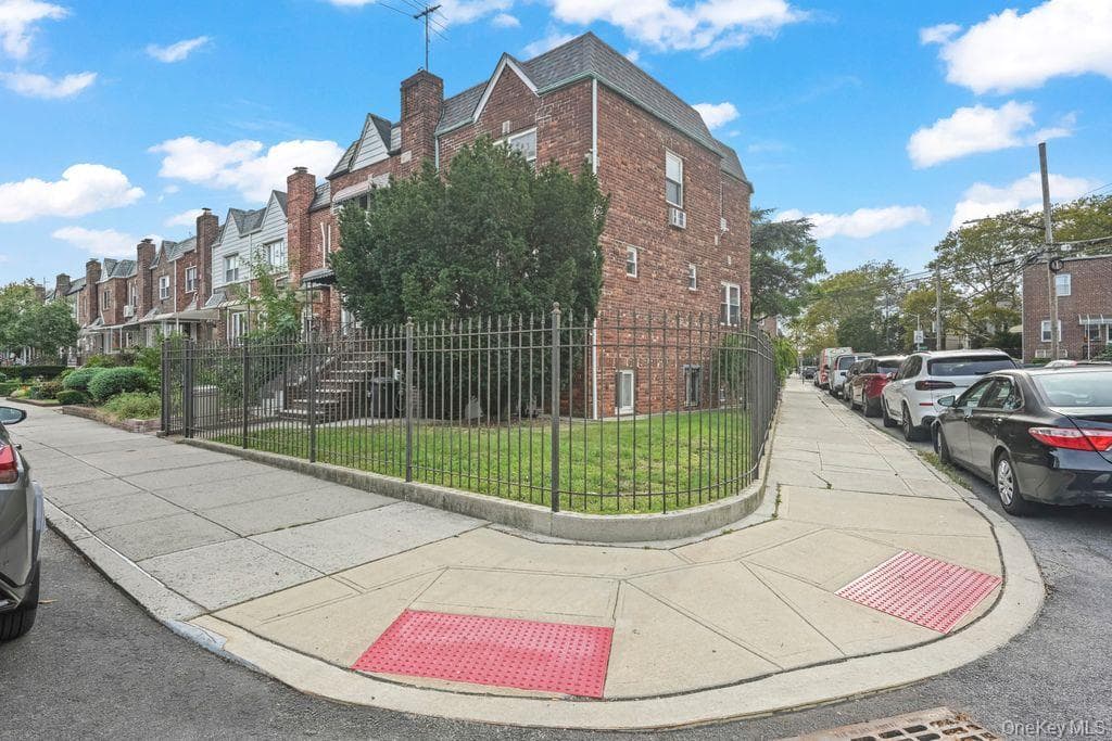 2136 E 28th Street thumbnail 2