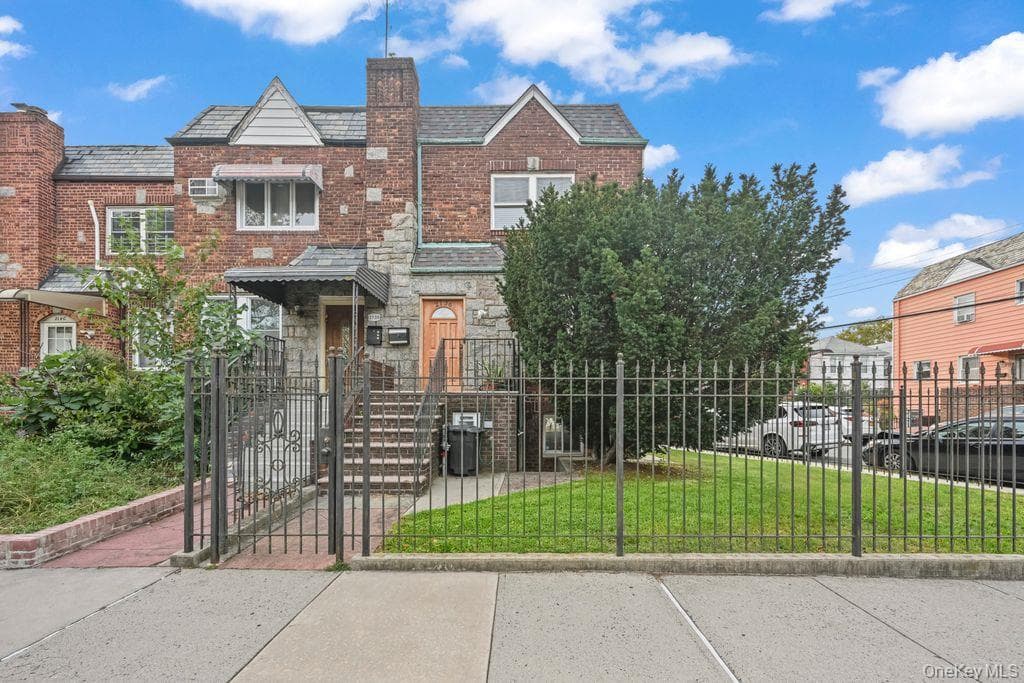 2136 E 28th Street thumbnail 4