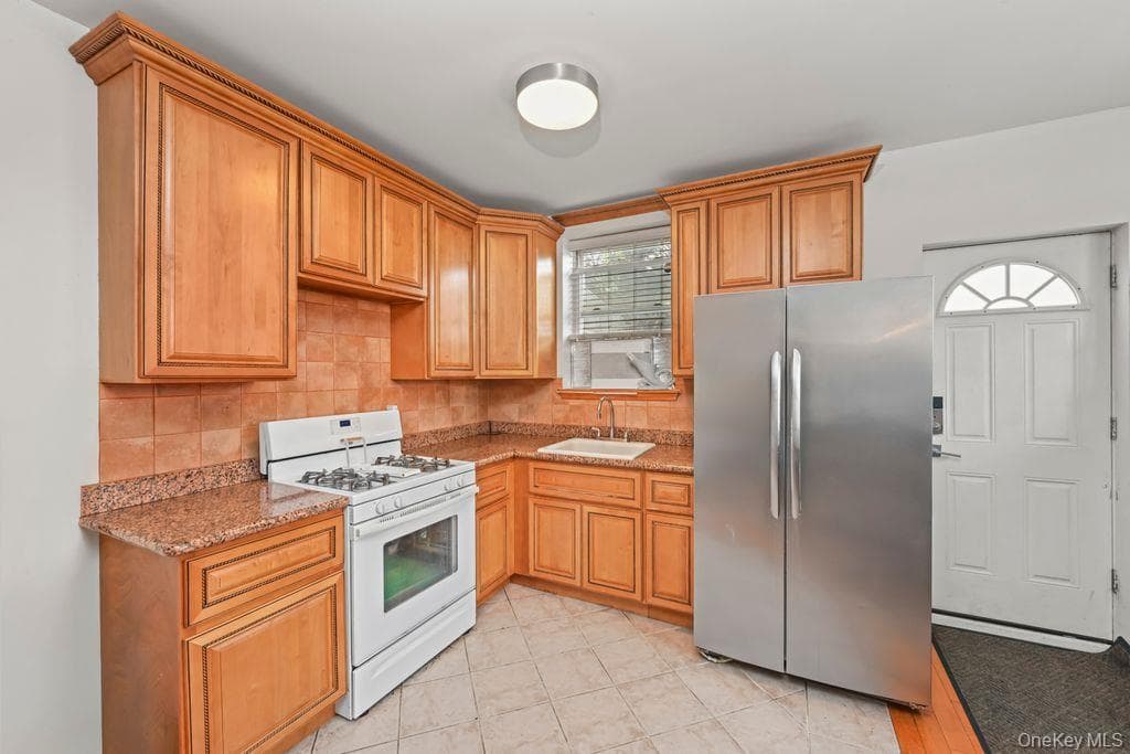 2136 E 28th Street thumbnail 9