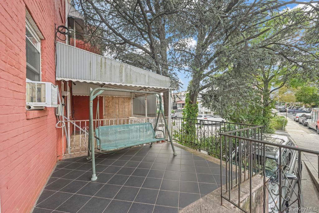 2136 E 28th Street thumbnail 21