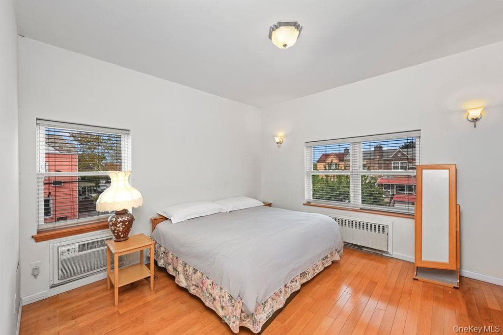 2136 E 28th Street thumbnail 13