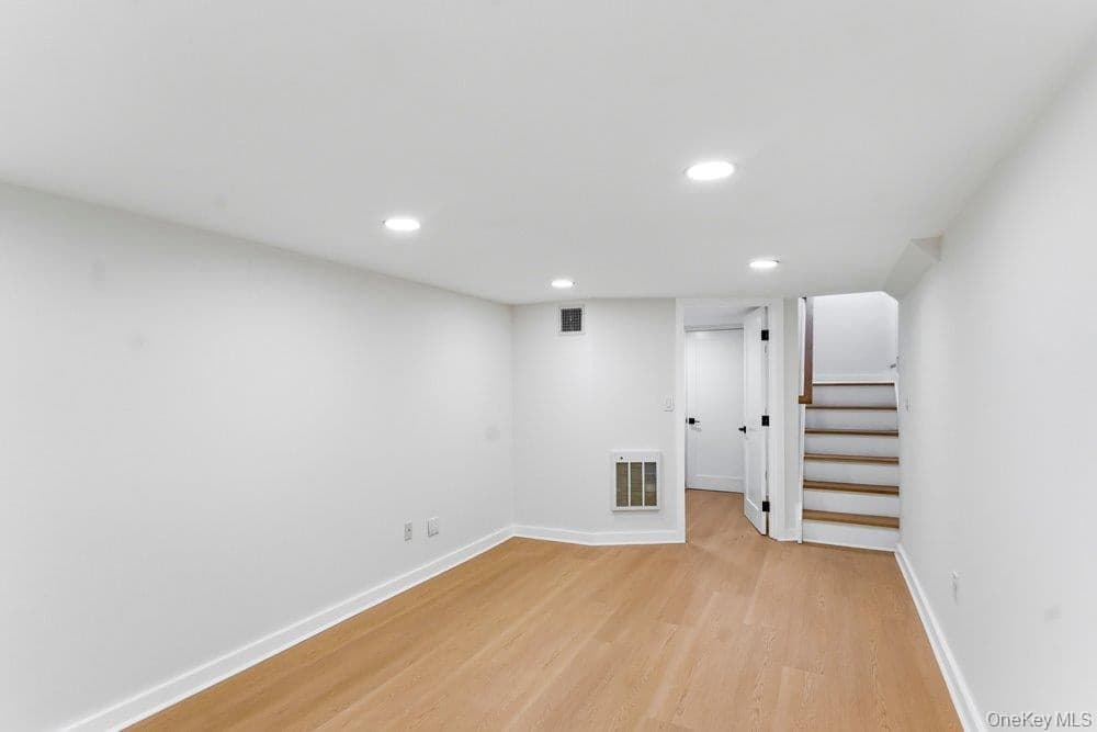 12 E Park Drive thumbnail 27