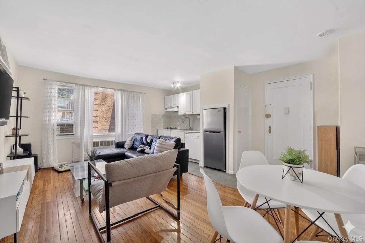 205 W Post Road Unit: E-1-O thumbnail 4