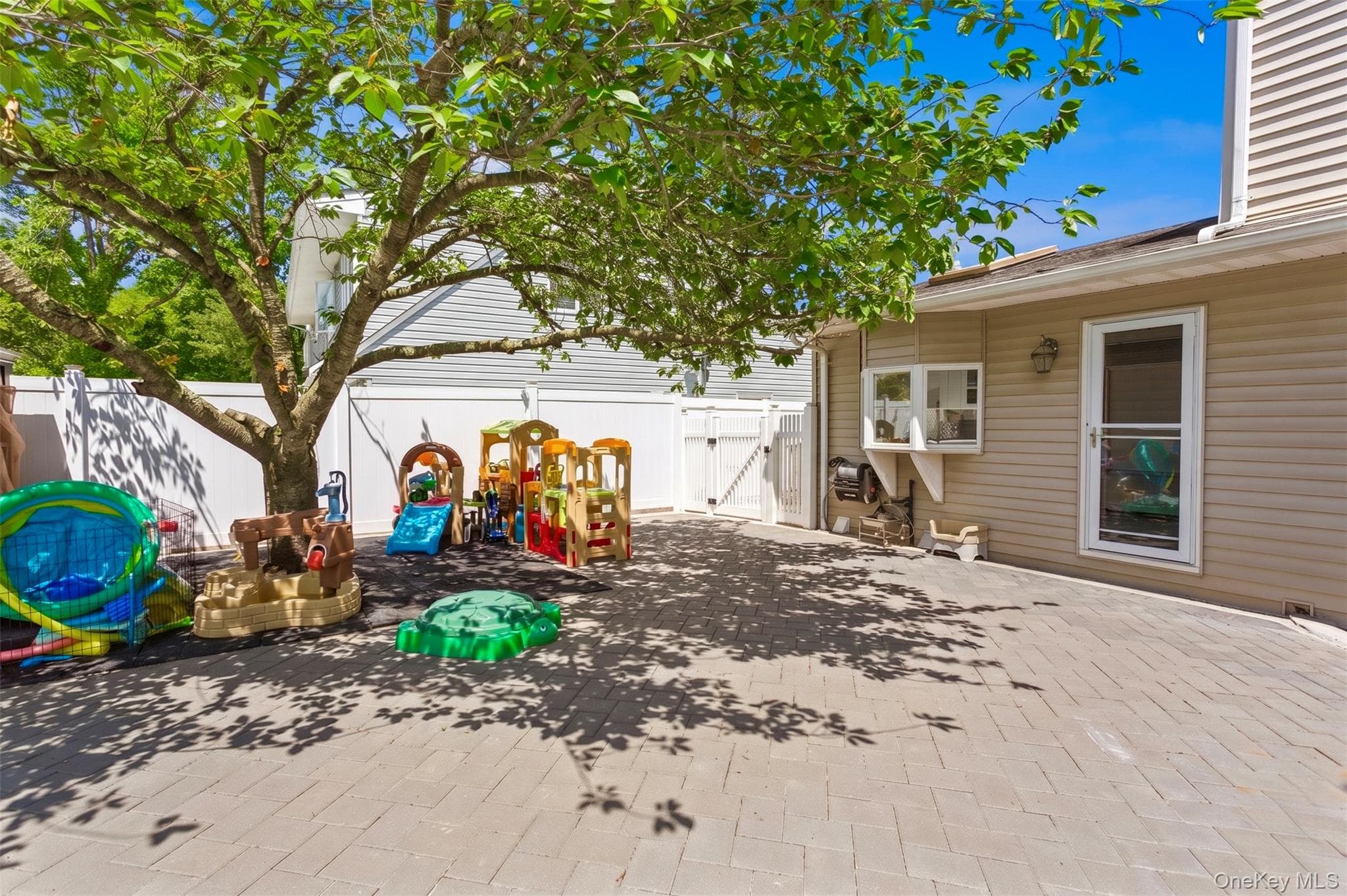 1566 Pebble Lane thumbnail 9