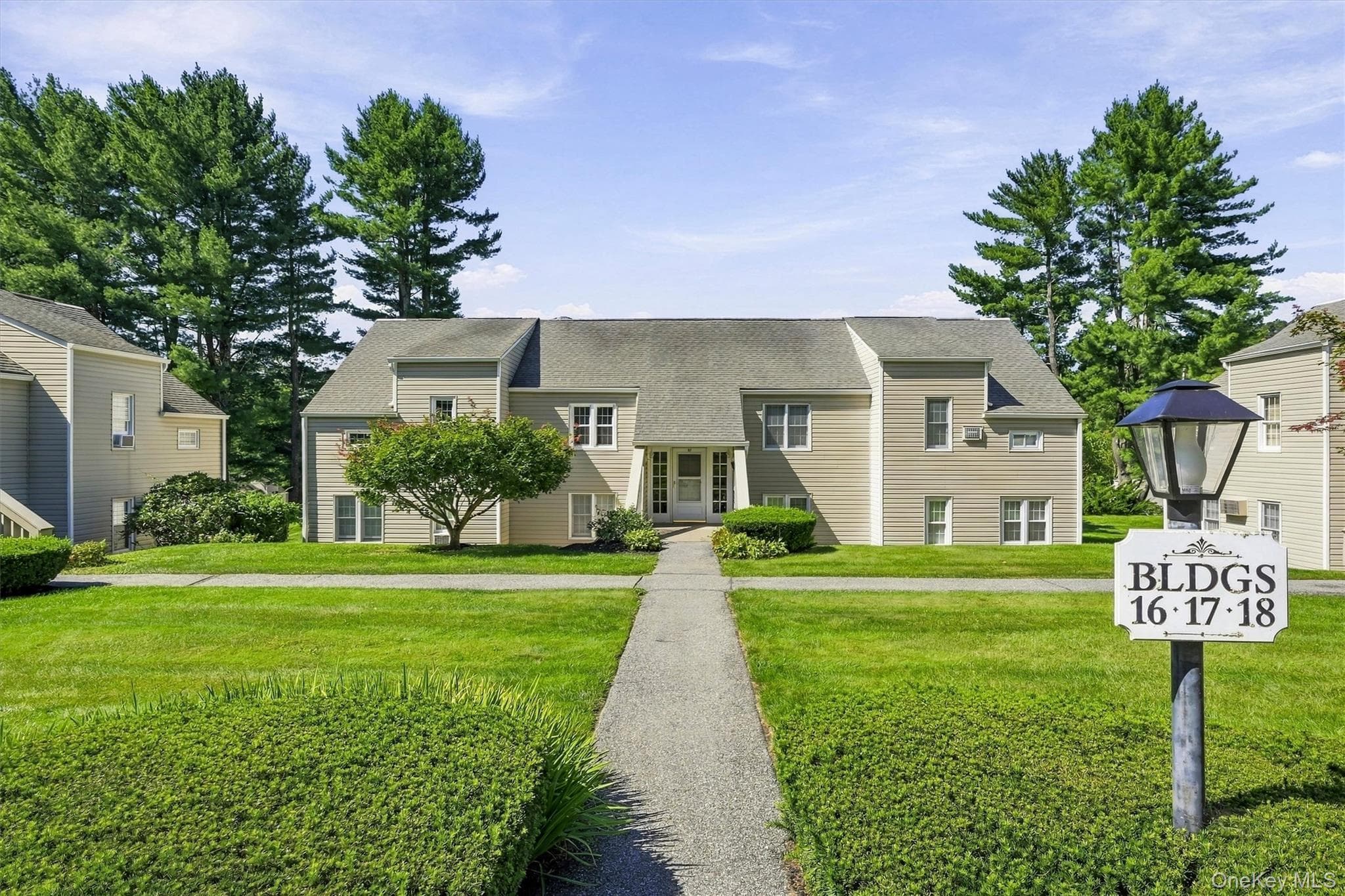 1704 Holly Stream Court thumbnail 3