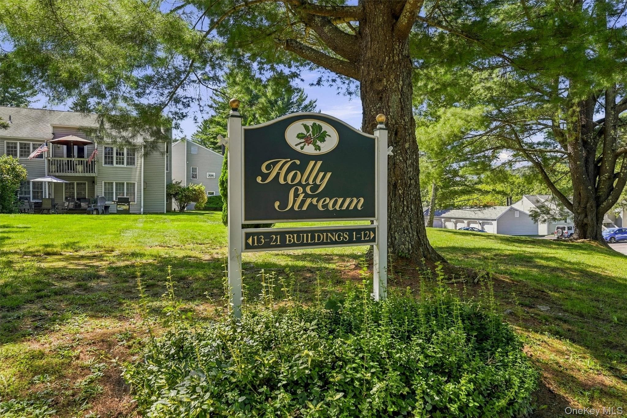 1704 Holly Stream Court thumbnail 2