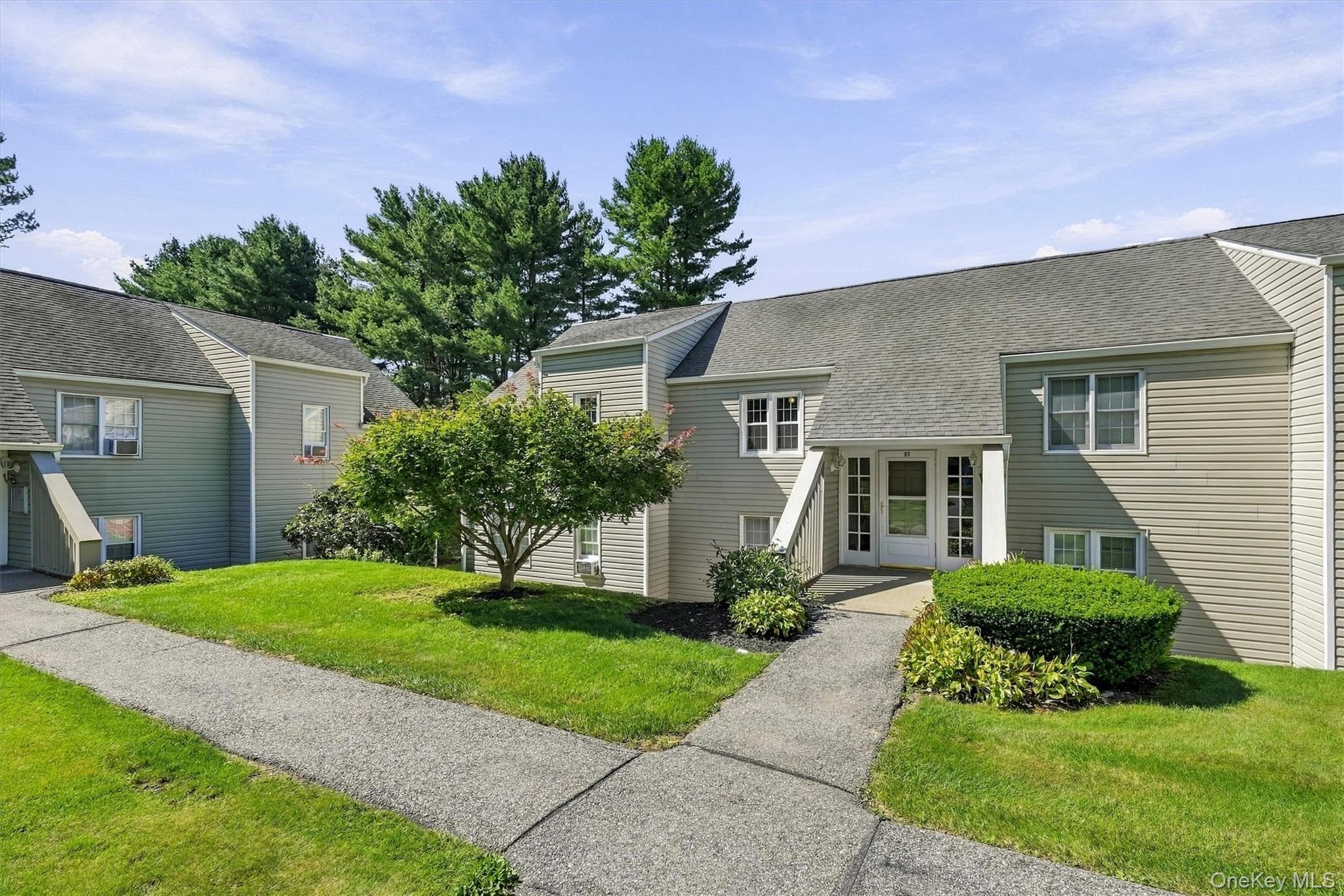 1704 Holly Stream Court thumbnail 4
