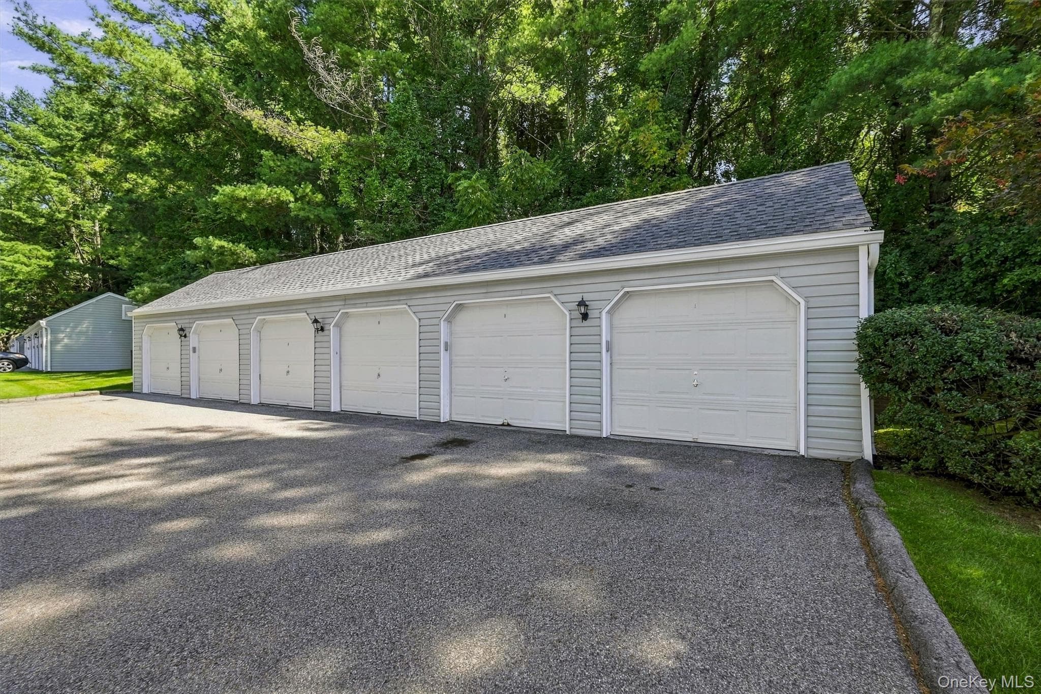 1704 Holly Stream Court thumbnail 29