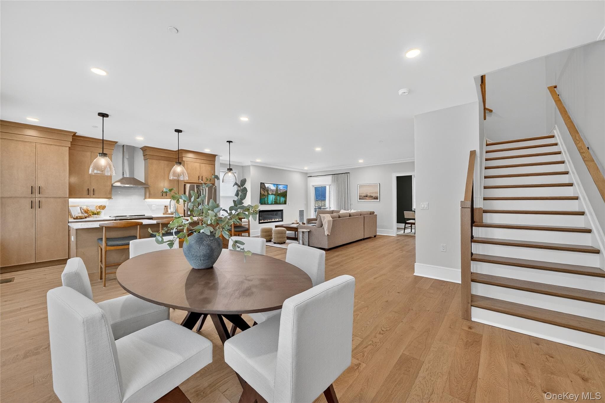 1811 Soundview Court thumbnail 14
