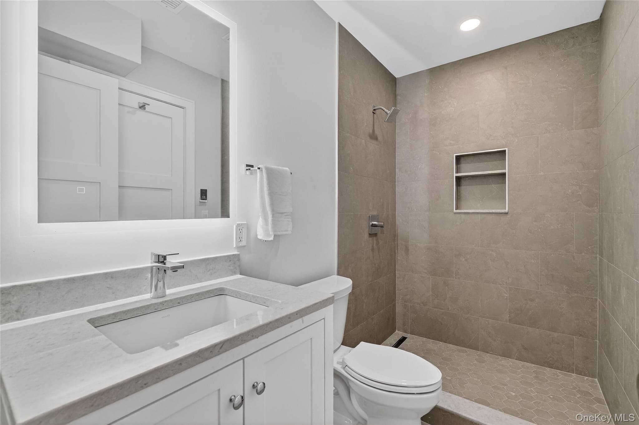 1811 Soundview Court thumbnail 26