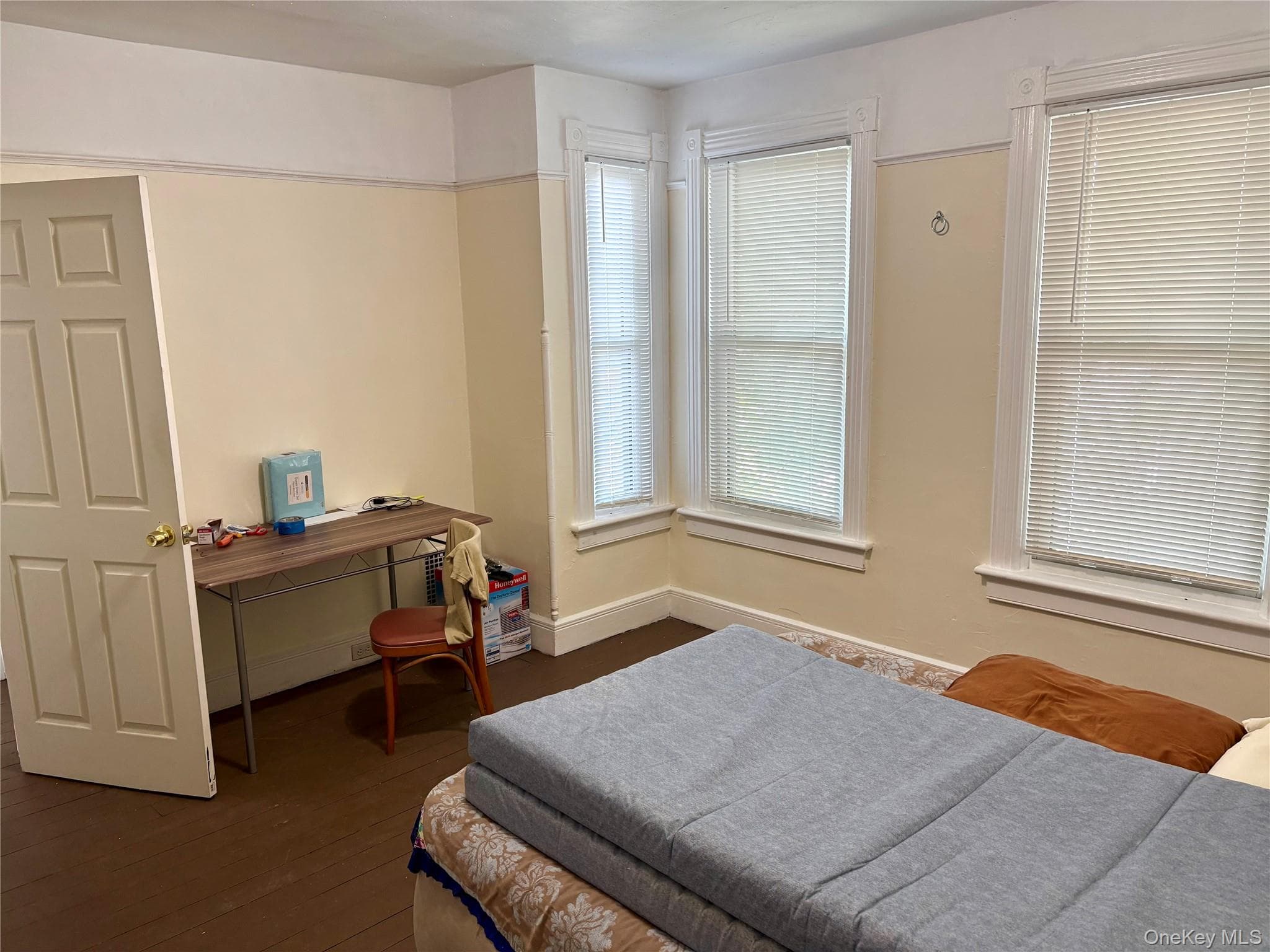 137 N Clinton Street thumbnail 20