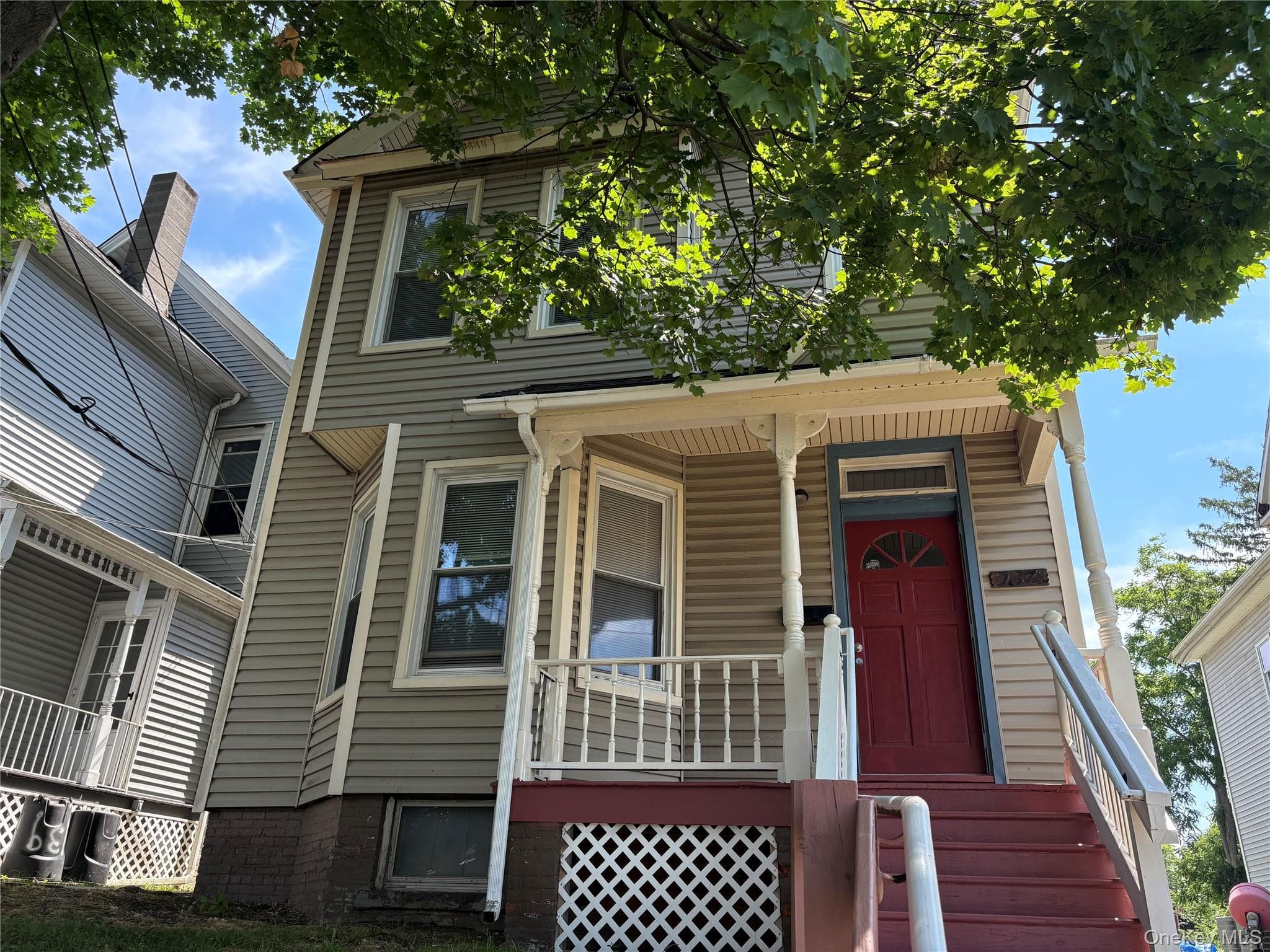 137 N Clinton Street thumbnail 2