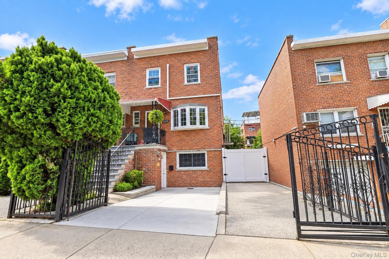 3035 Yates Avenue thumbnail 2