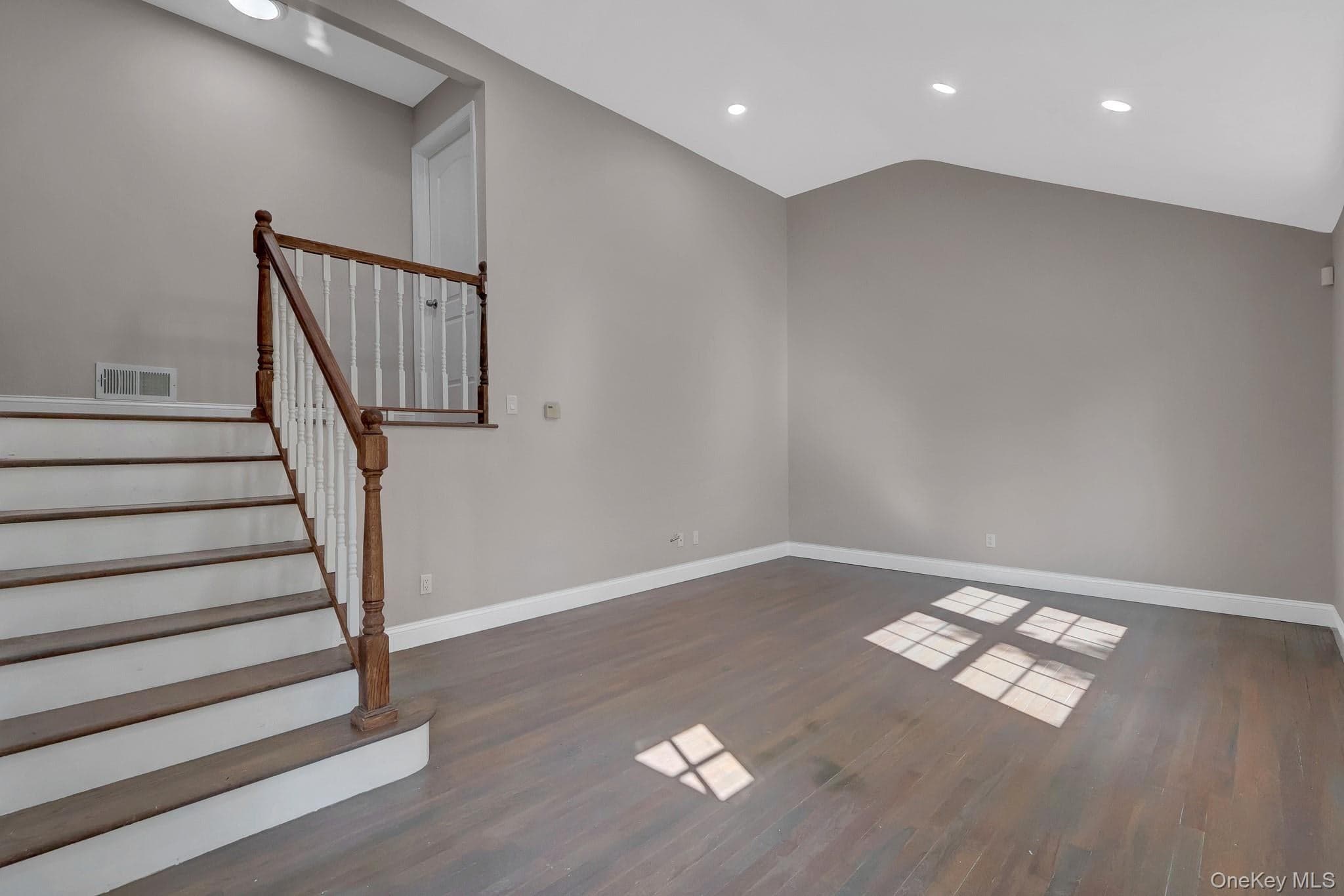 128 W 17th Street thumbnail 4