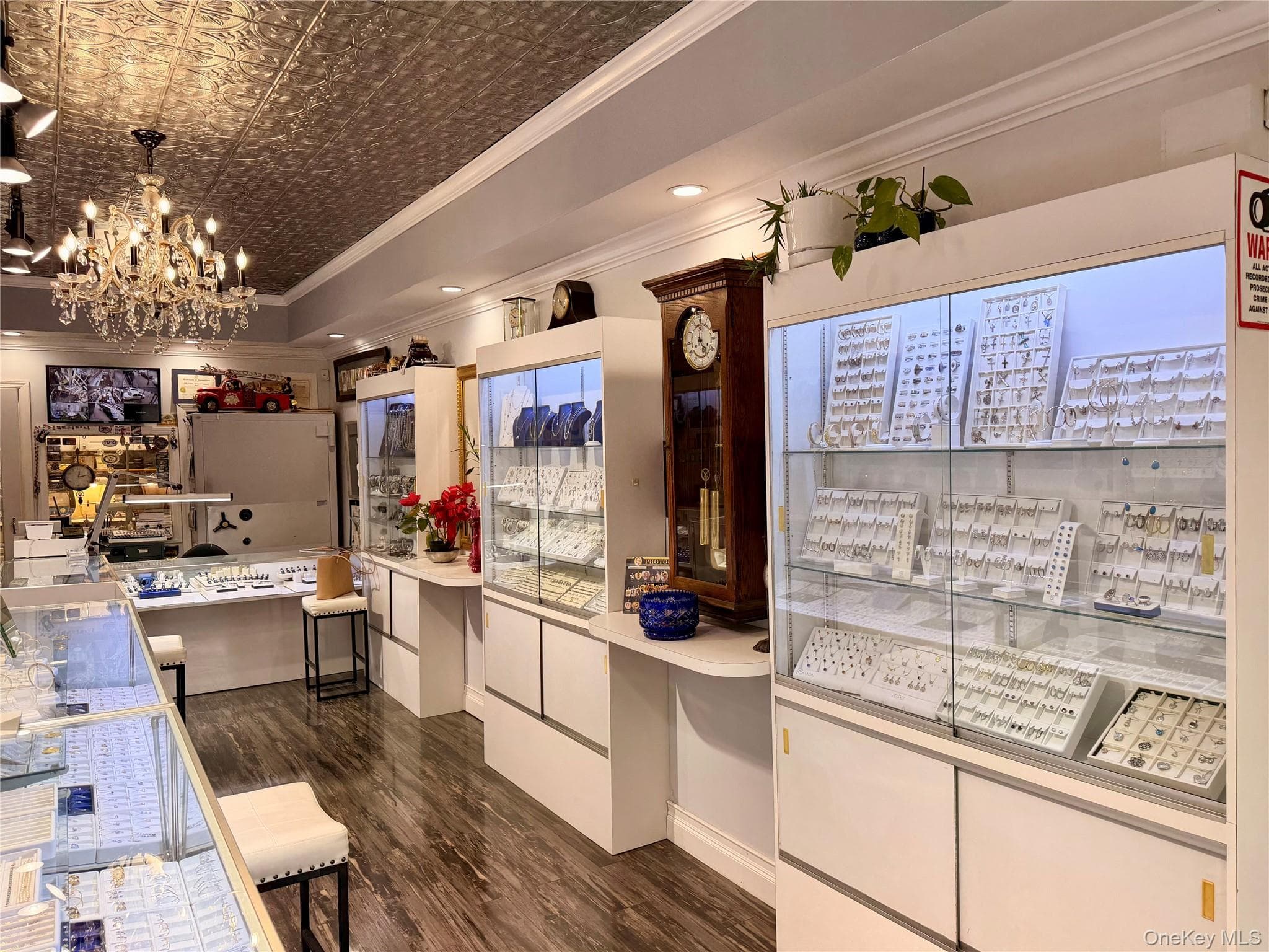 102 Bedford Avenue Unit: B thumbnail 4