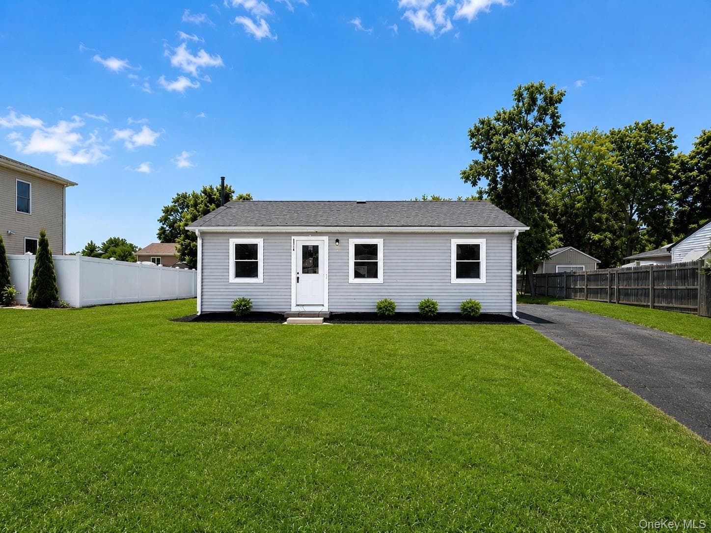 818 Meade Avenue, Bellport