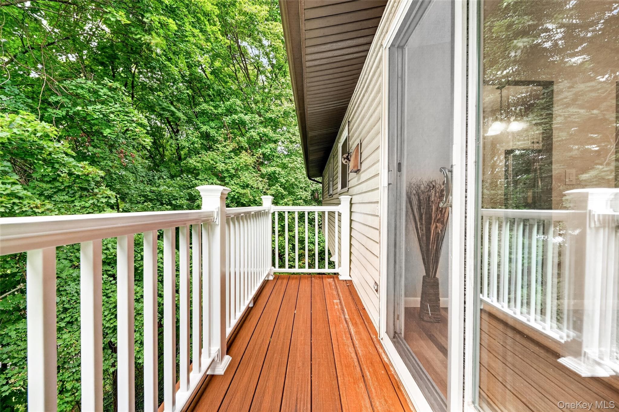 23 Howard Avenue thumbnail 15