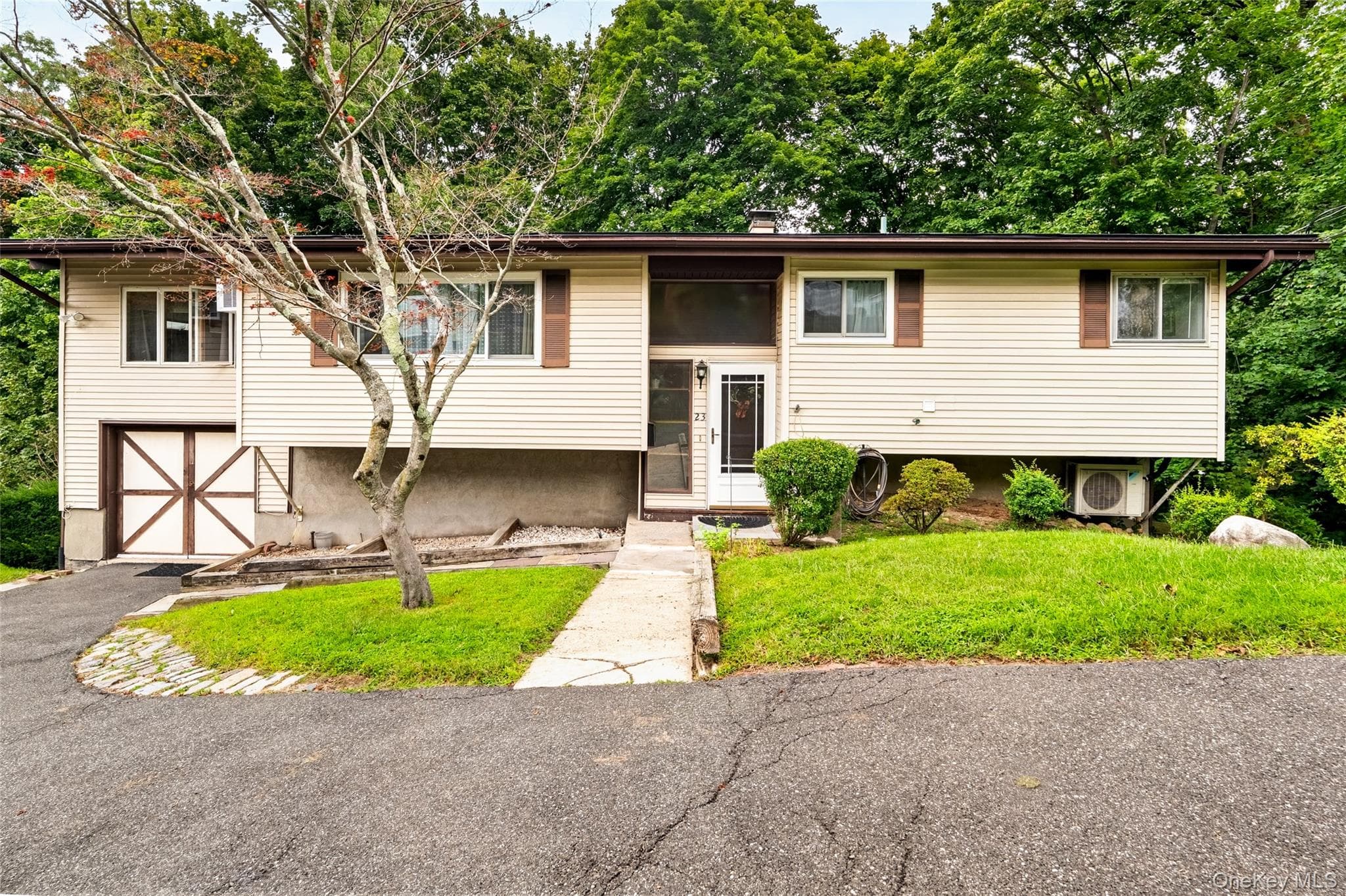 23 Howard Avenue thumbnail 2
