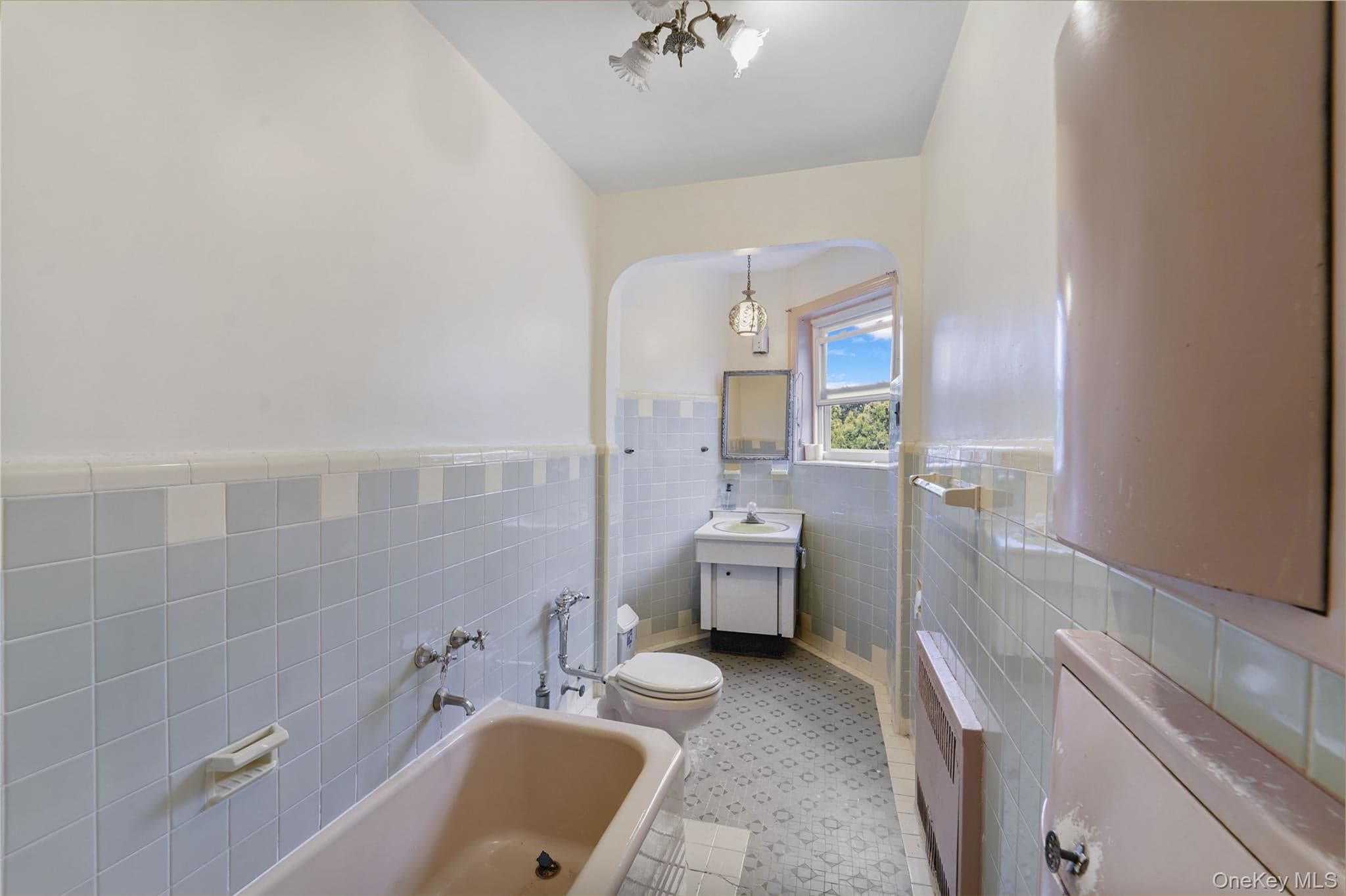 1402 E 37th Street thumbnail 12