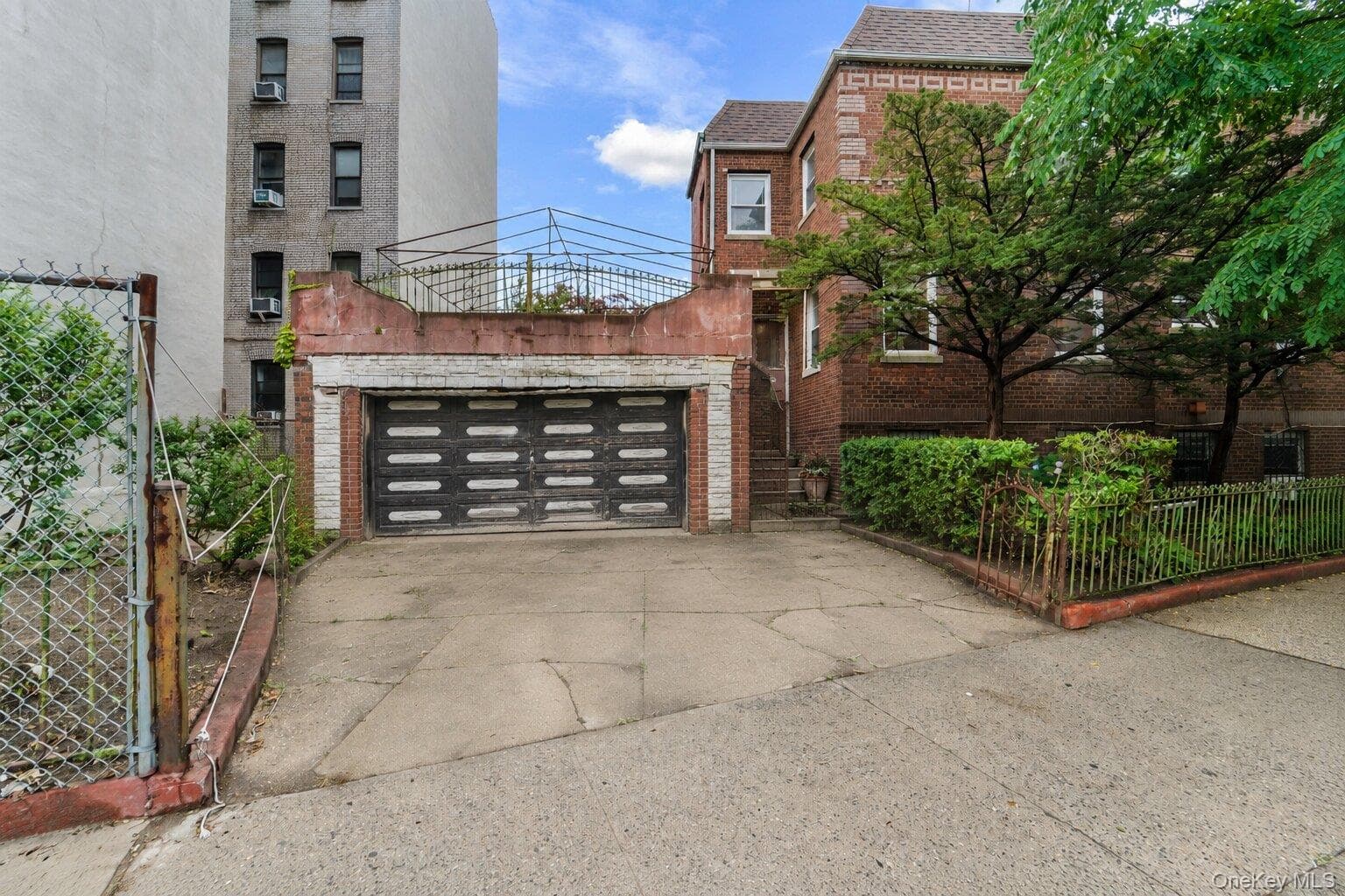 1402 E 37th Street thumbnail 15