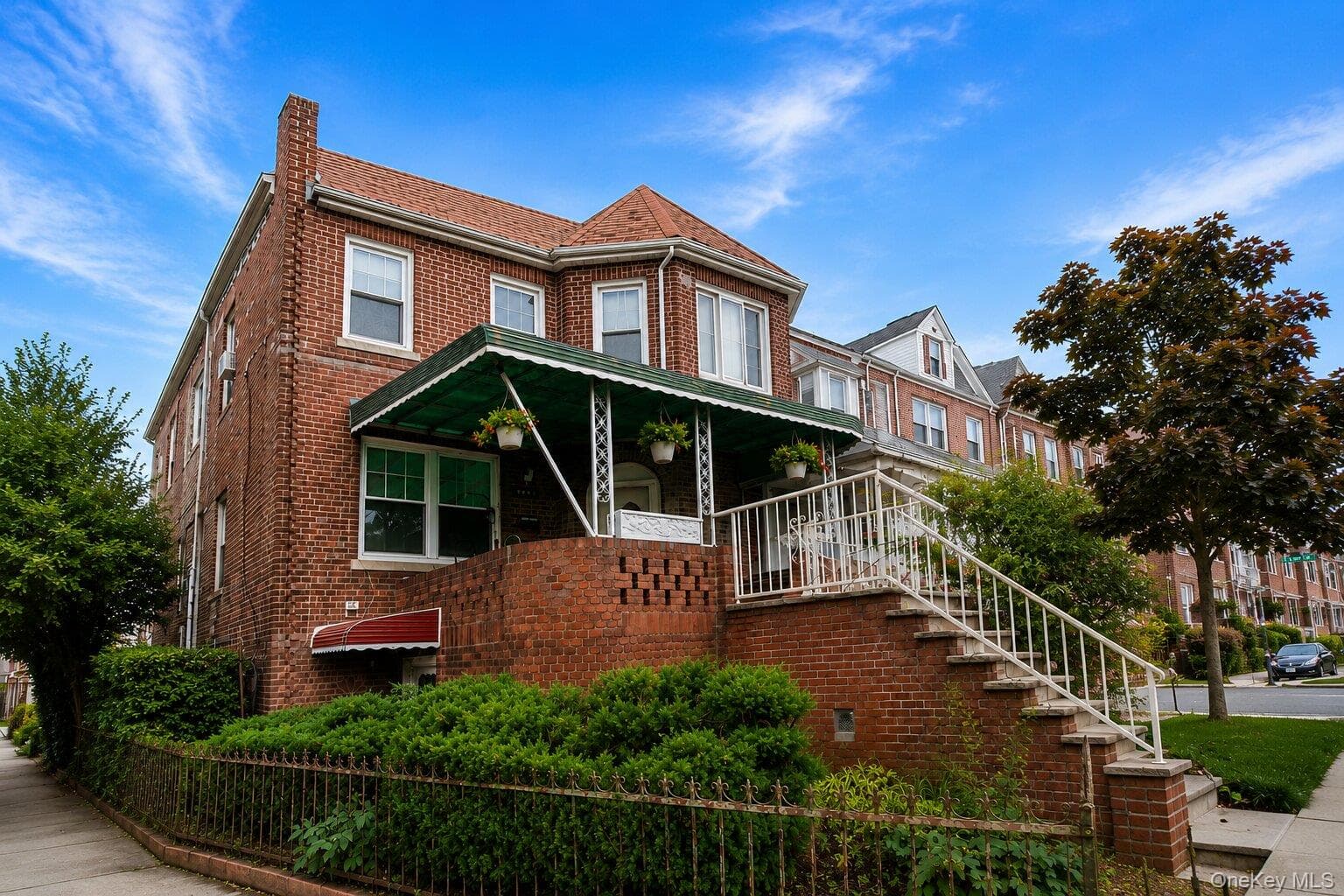1402 E 37th Street photo 1