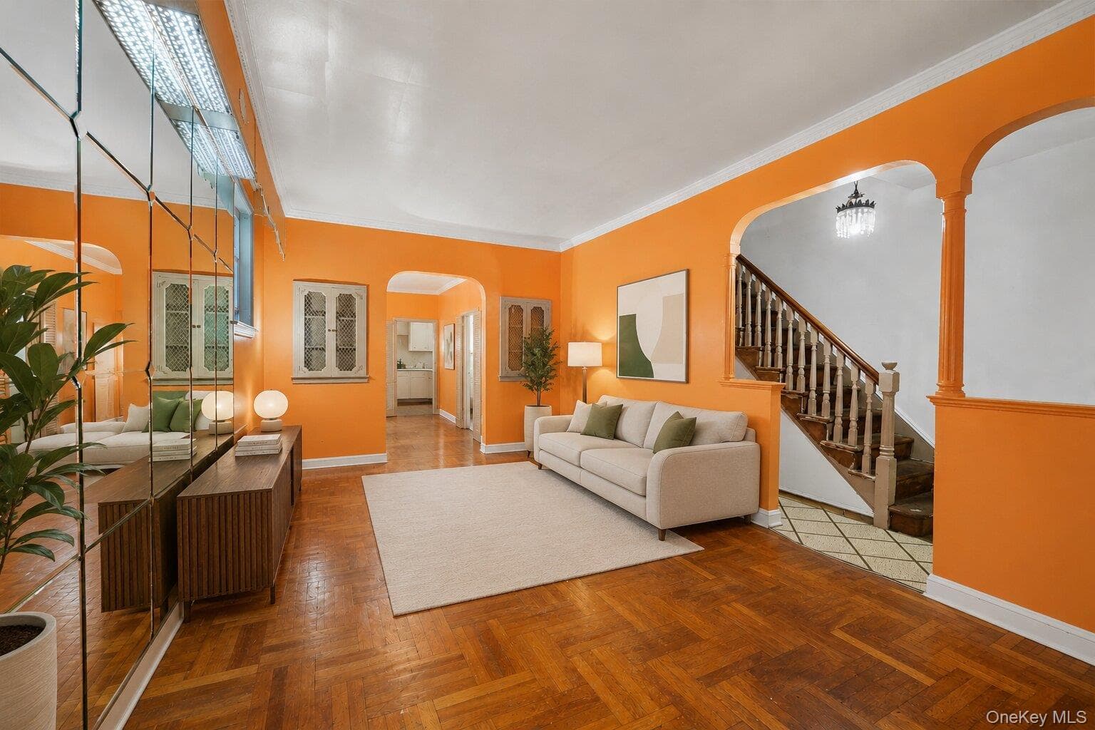 1402 E 37th Street thumbnail 4
