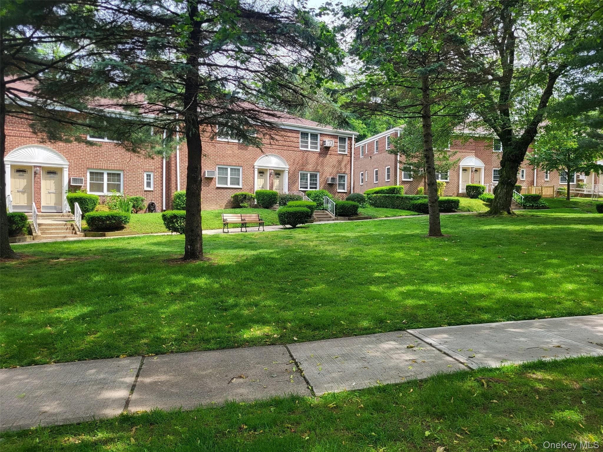 224-23 Kingsbury Avenue Unit: B thumbnail 3