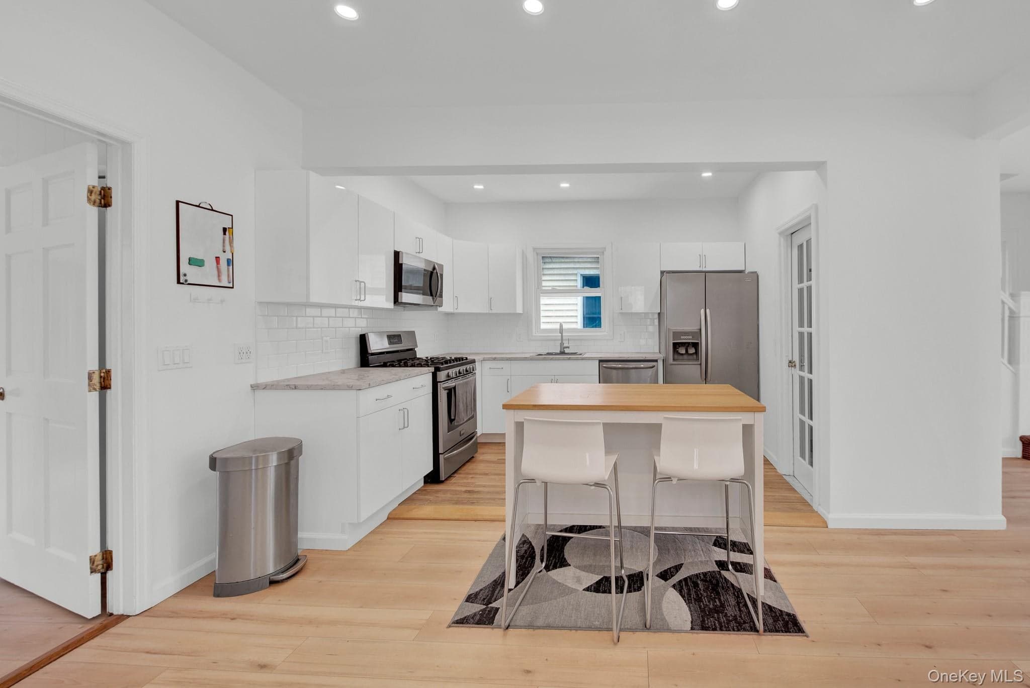 339 W Fulton Street thumbnail 8
