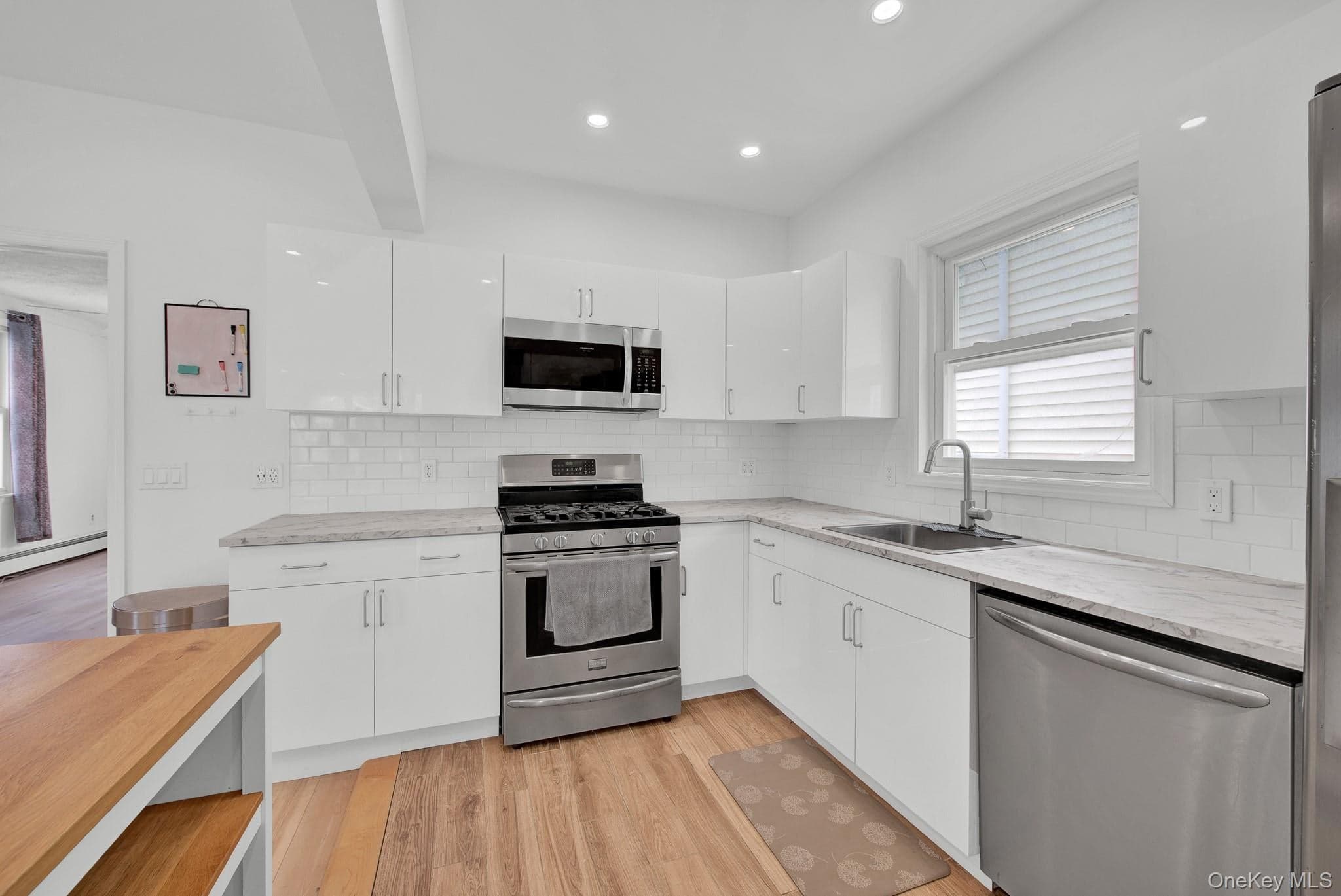 339 W Fulton Street thumbnail 9