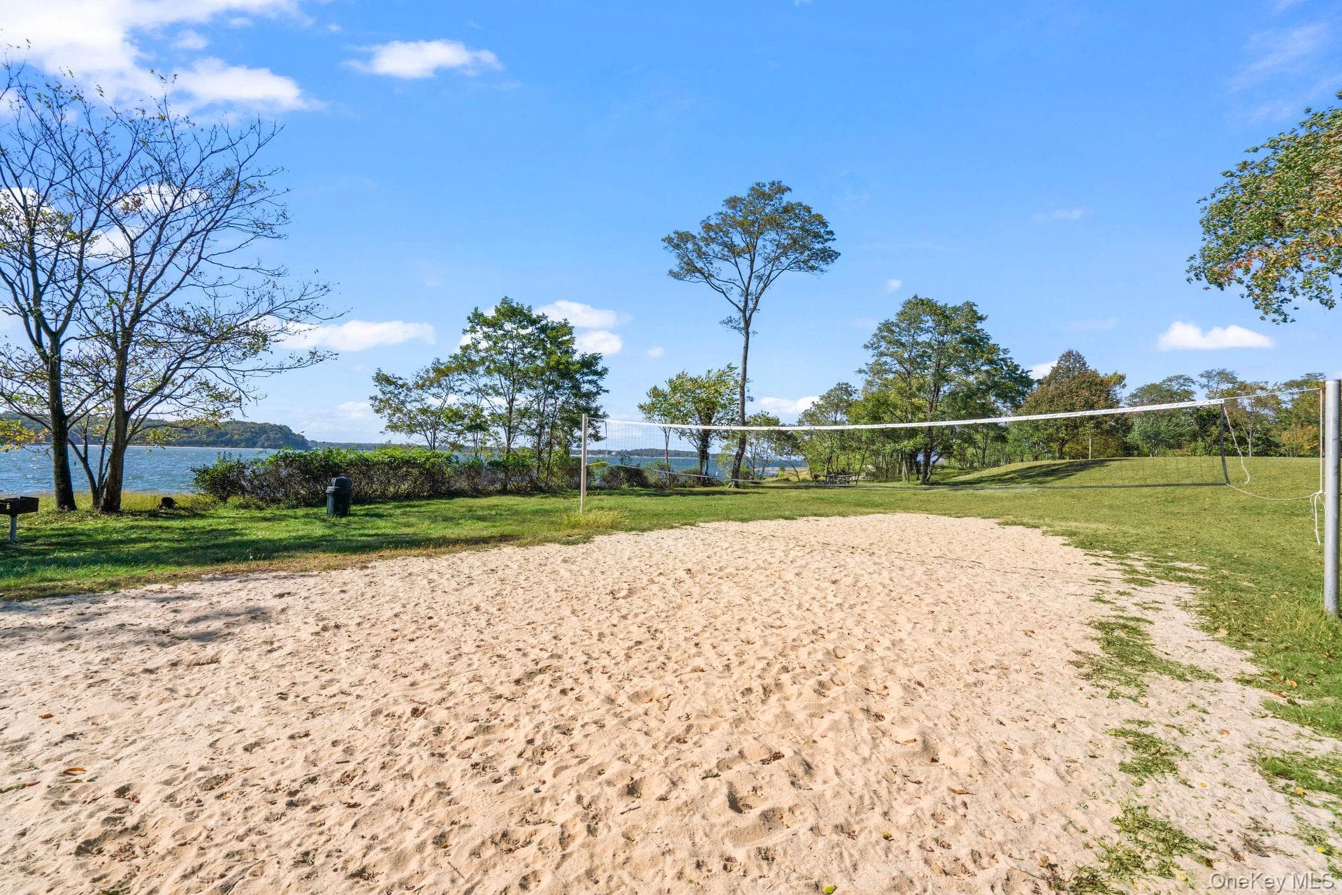 383 W Neck Road thumbnail 46