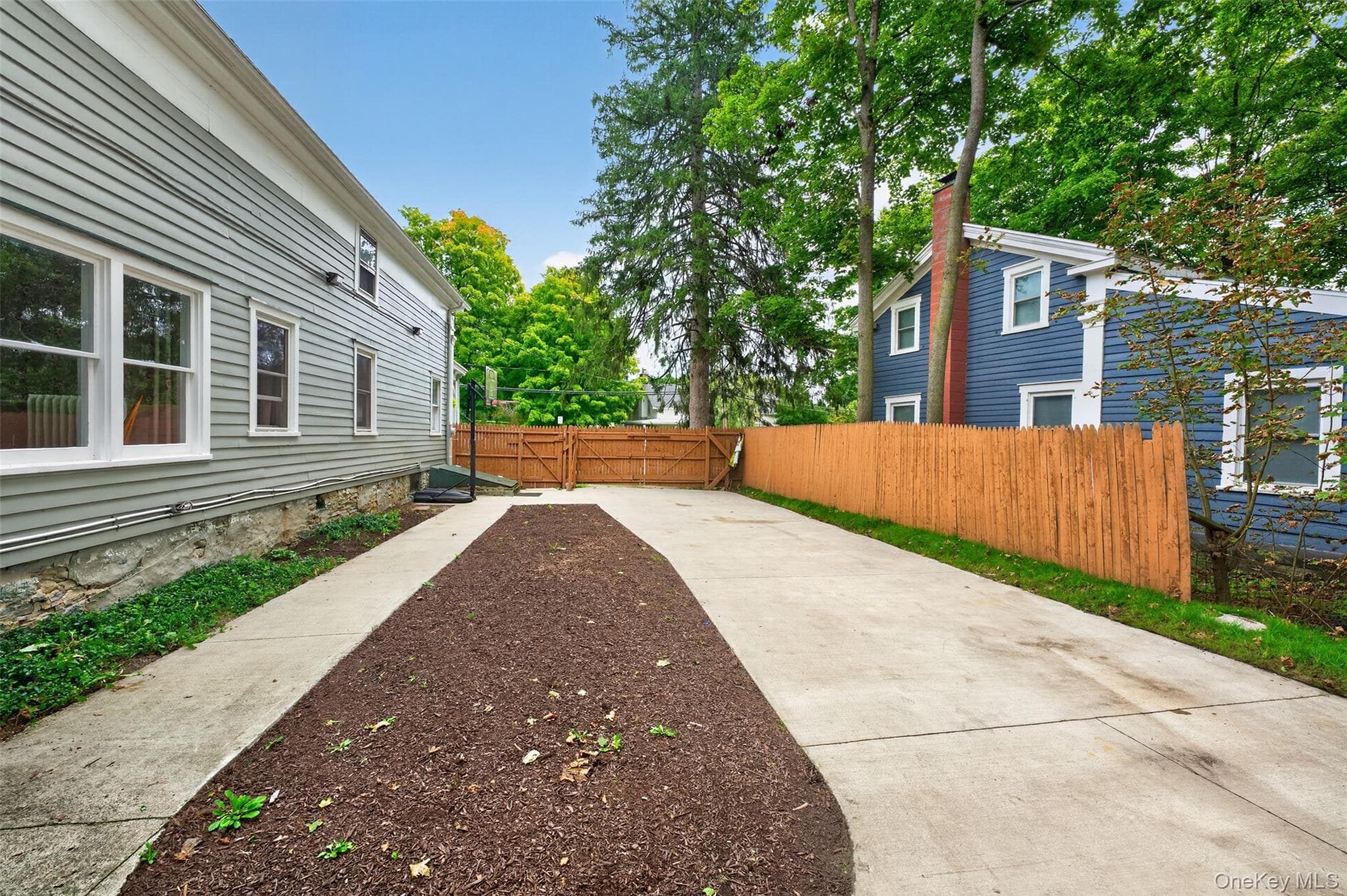 1407 Albany Avenue thumbnail 43