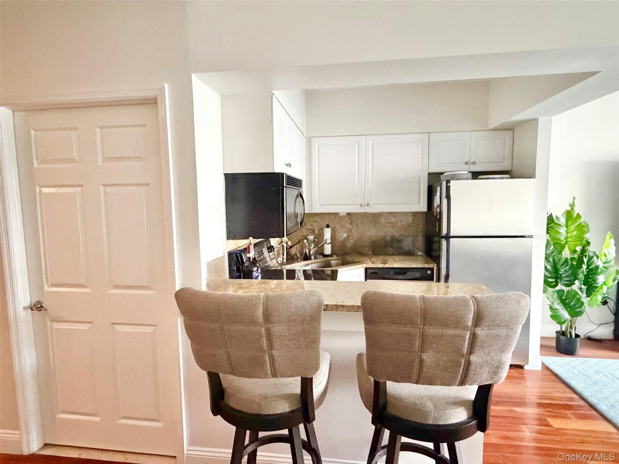 100 New Roc City Plaza Unit: 210 thumbnail 4