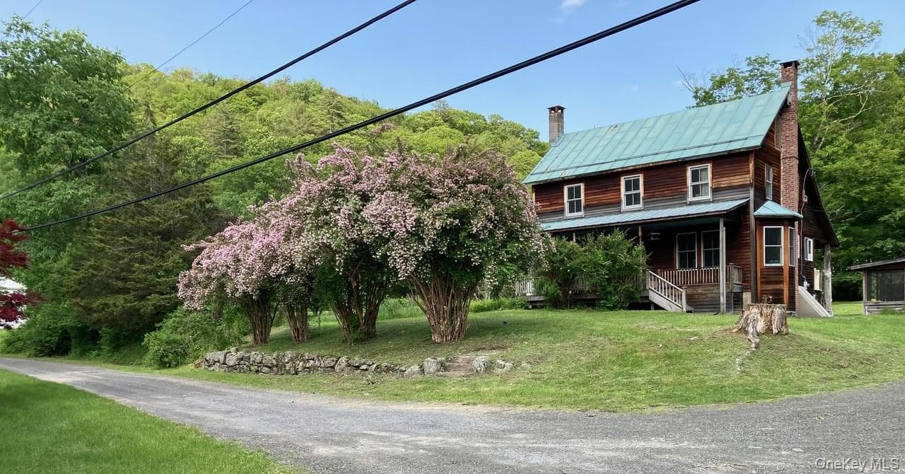 736 Sundown Road photo 1