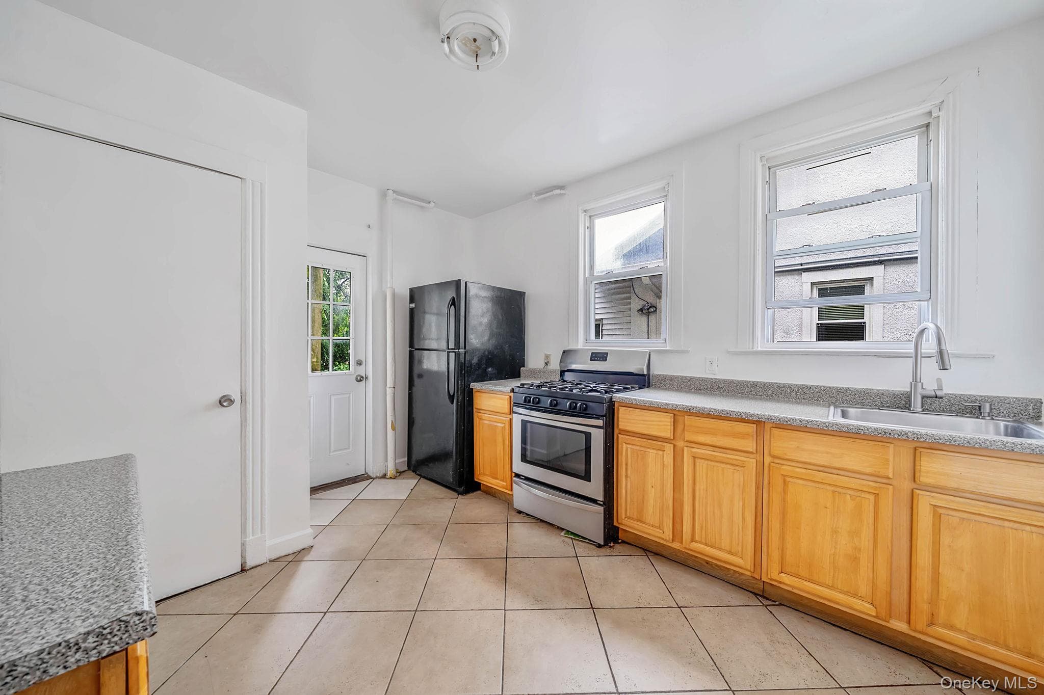 425 S Columbus Avenue thumbnail 13