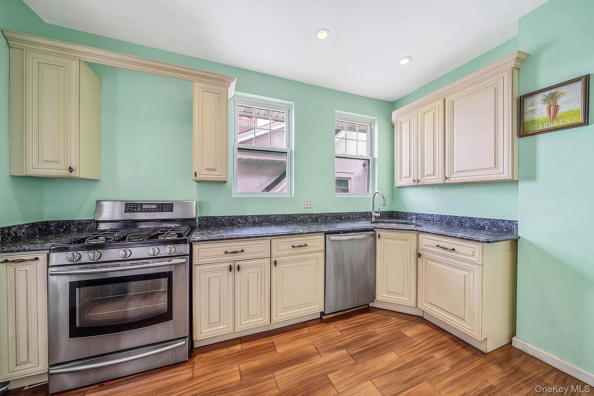 425 S Columbus Avenue thumbnail 6