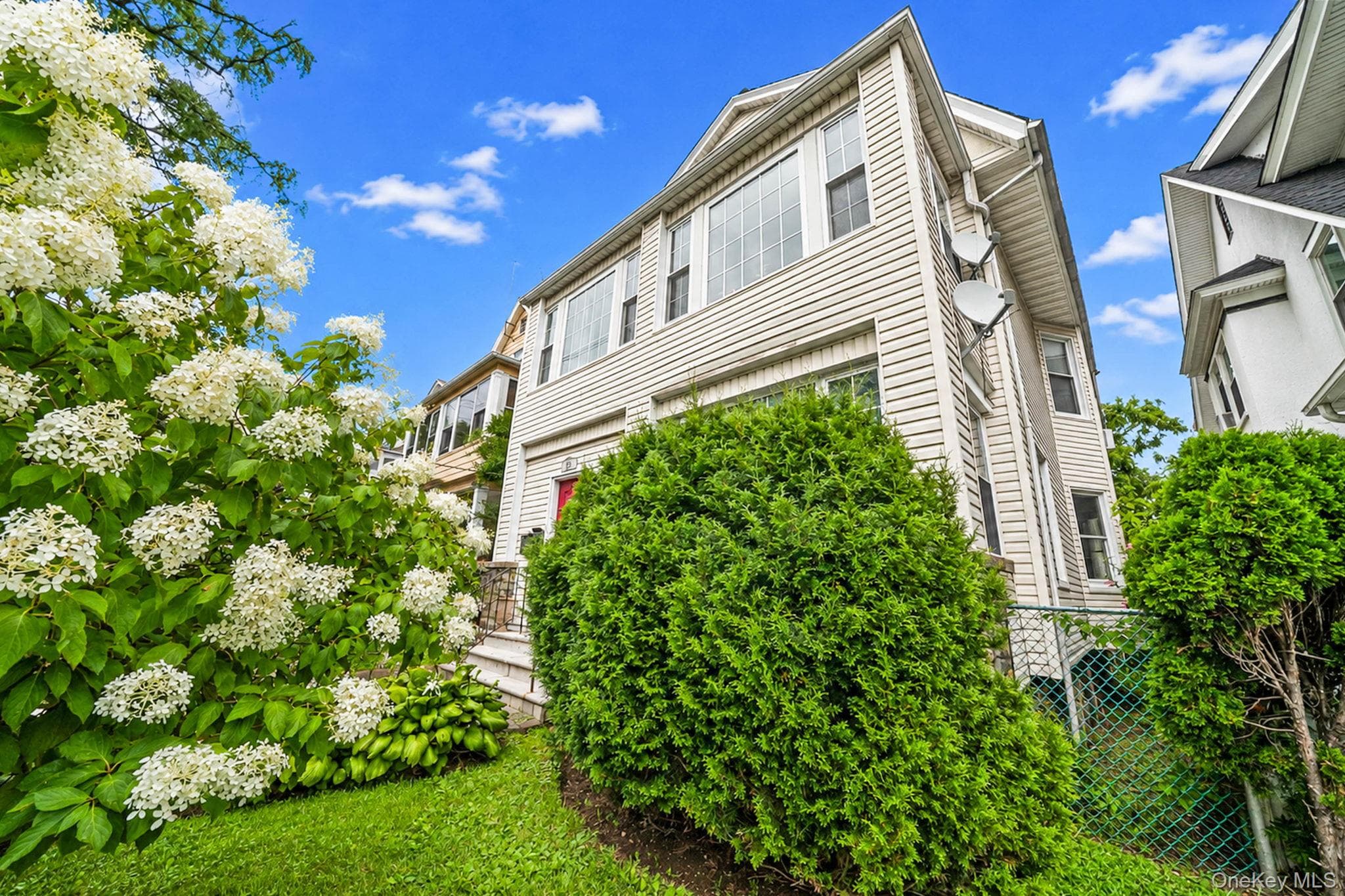 425 S Columbus Avenue thumbnail 2