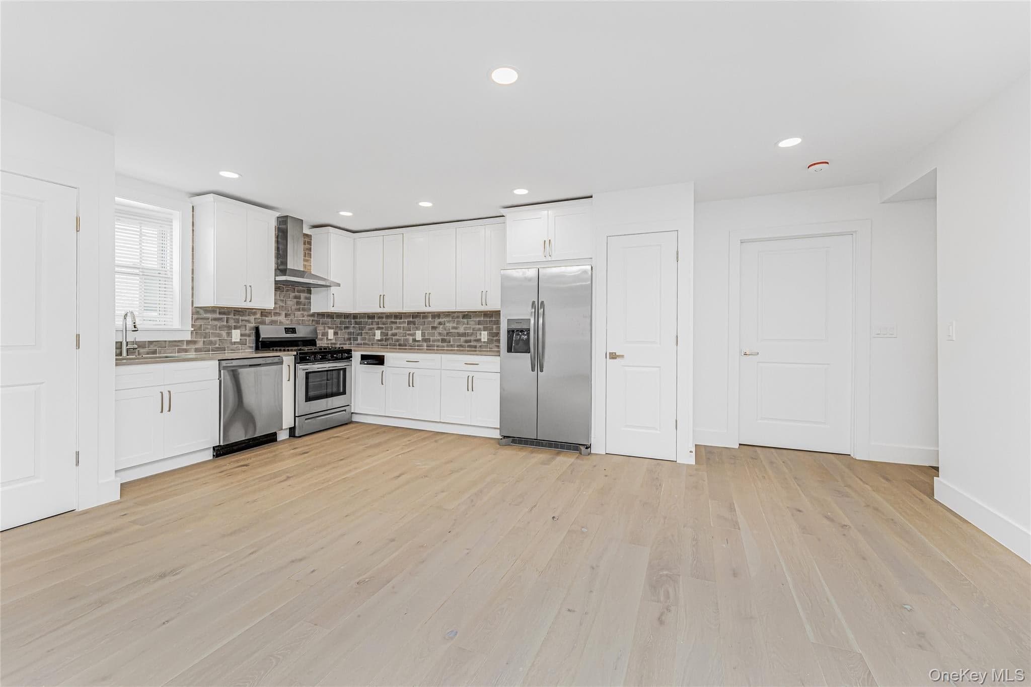 6140 Delafield Avenue thumbnail 25