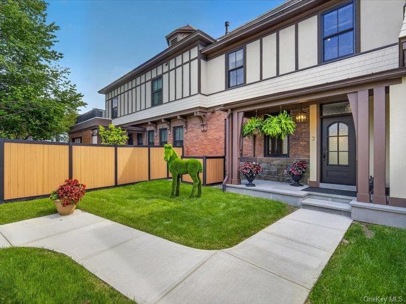 122 Regent Street Unit: 3, Call Listing Agent