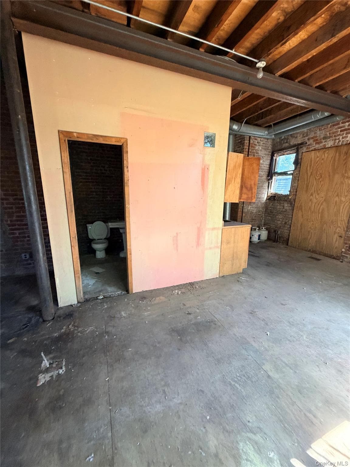 1510 Bryant Avenue thumbnail 3